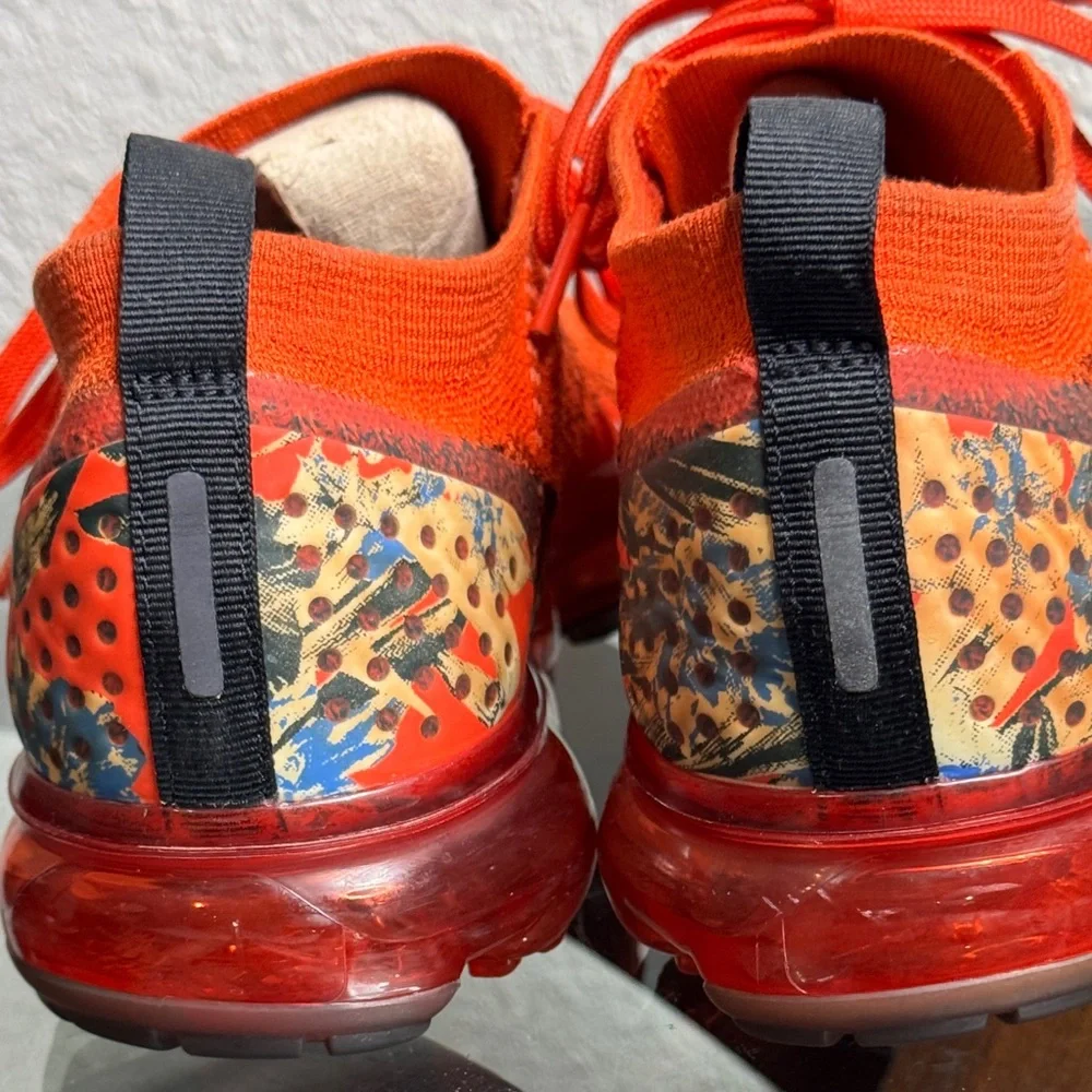 Nike Air VaporMax Flyknit 2 Sneakers
Size 8 USWomen's - Picture 6 of 10